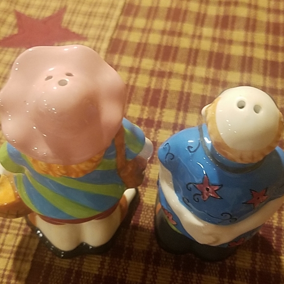 Ceramic Salt & Pepper Shakers - Picture 3 of 5